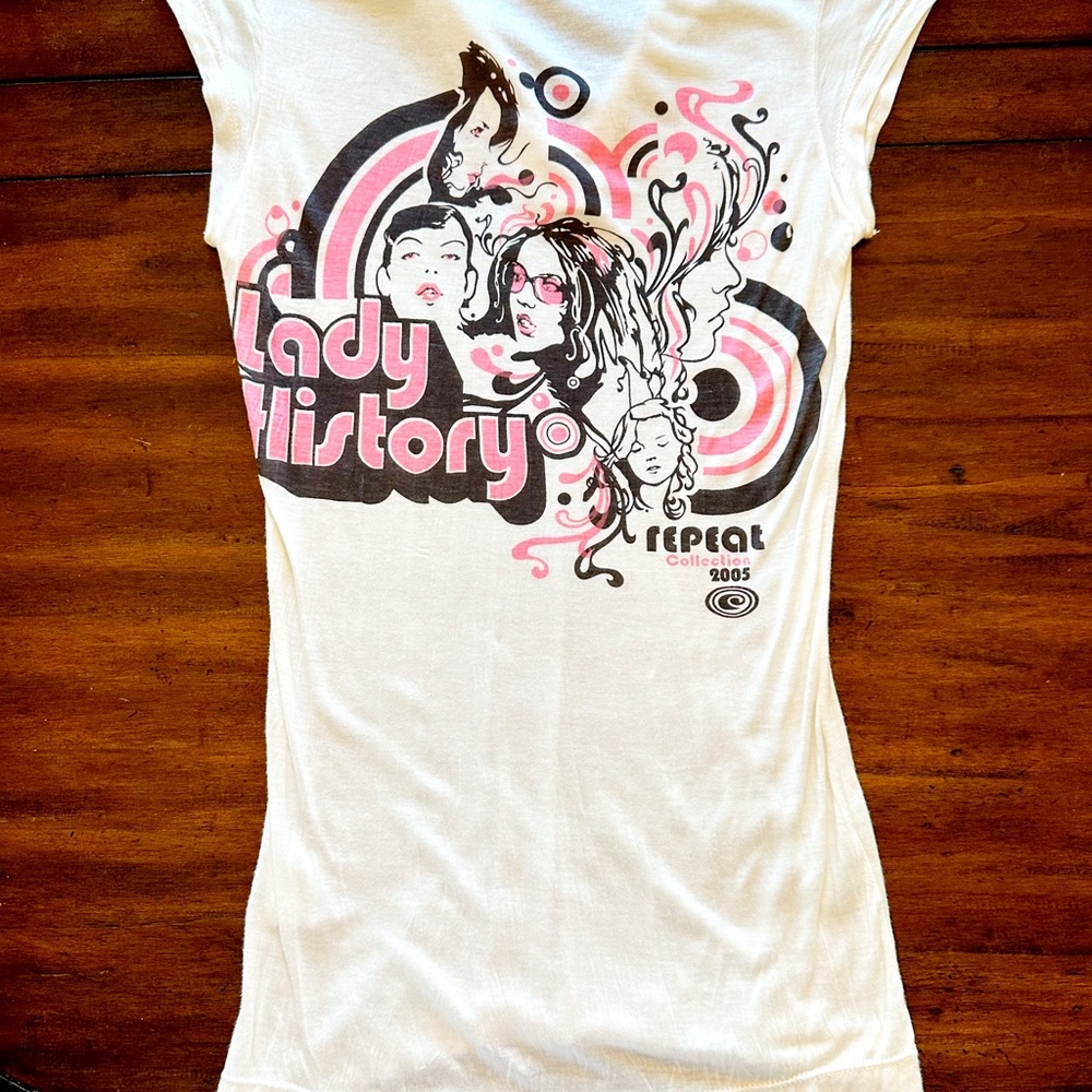 70’s retro inspired fitted collard t-shirt